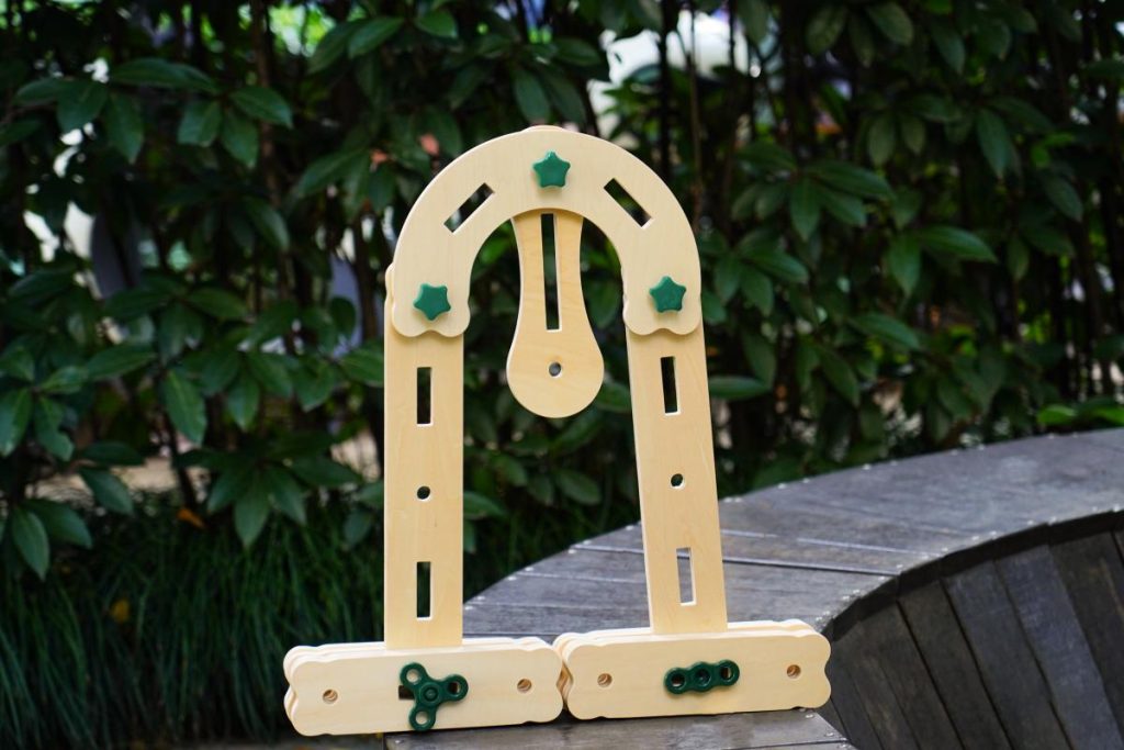 566-Piece STEAM Bolt & Nut Construction Set
