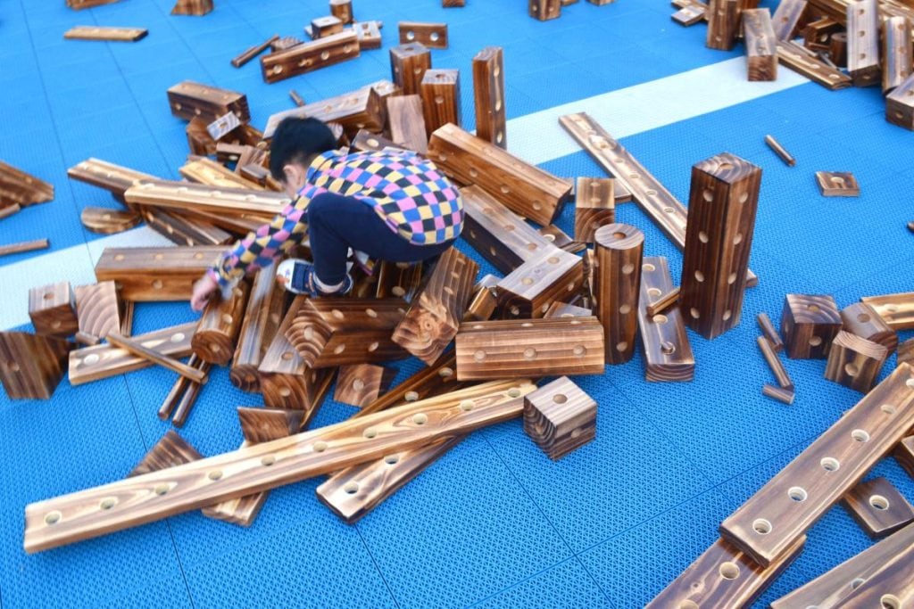 569-Piece Outdoor Interlocking Building Block Set