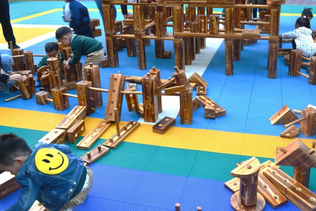 569-Piece Outdoor Interlocking Building Block Set