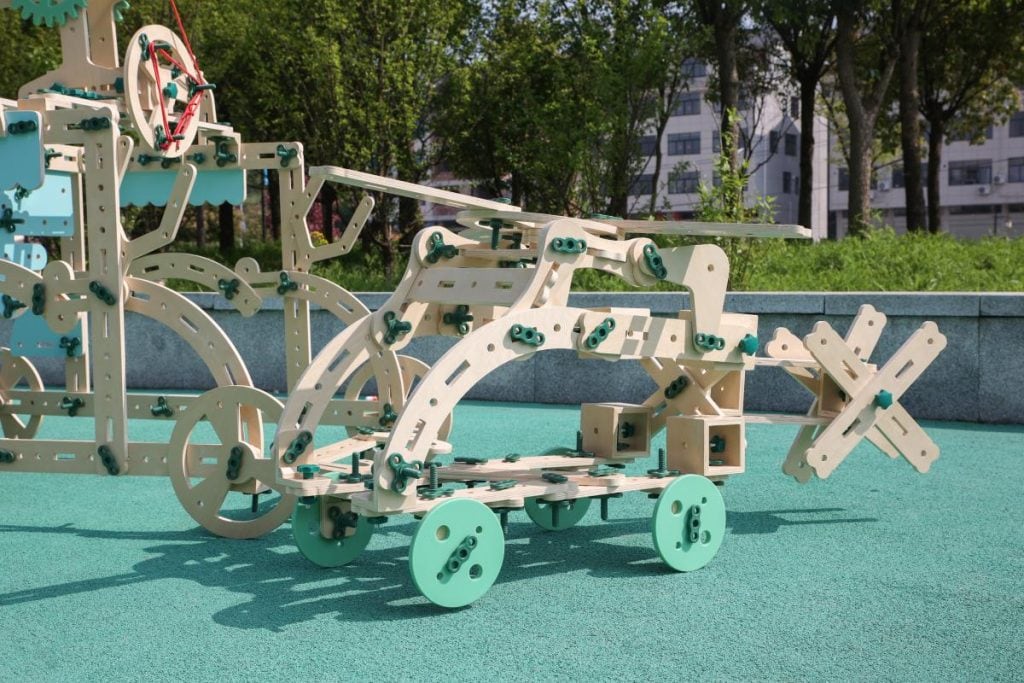 590-Piece Upgraded Mechanical Construction Set