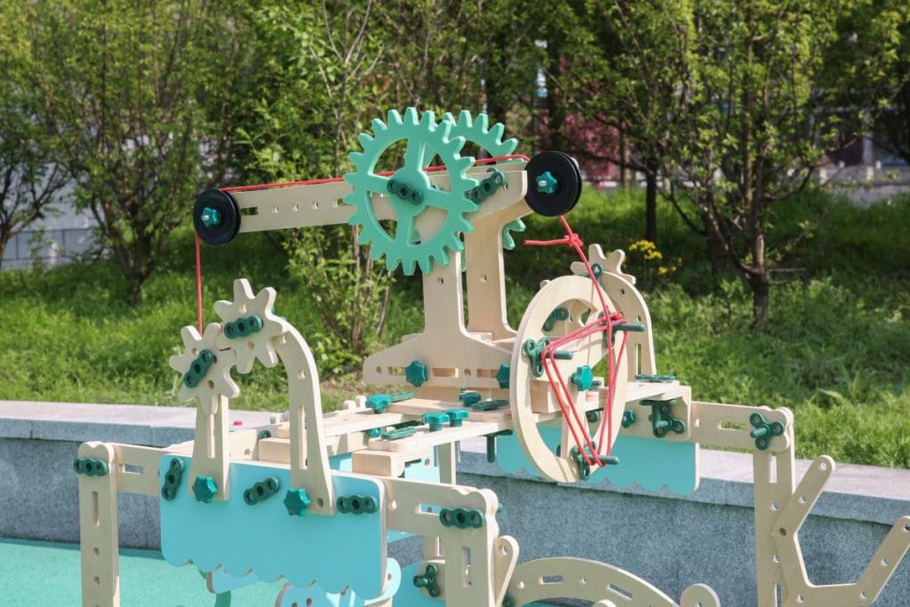 590-Piece Upgraded Mechanical Construction Set