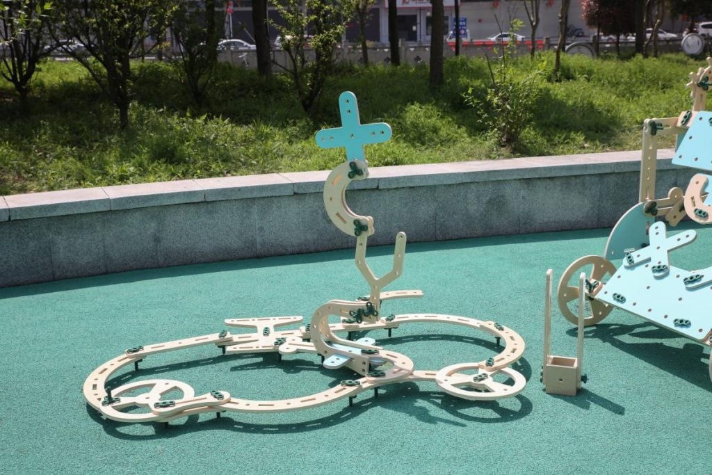 590-Piece Upgraded Mechanical Construction Set