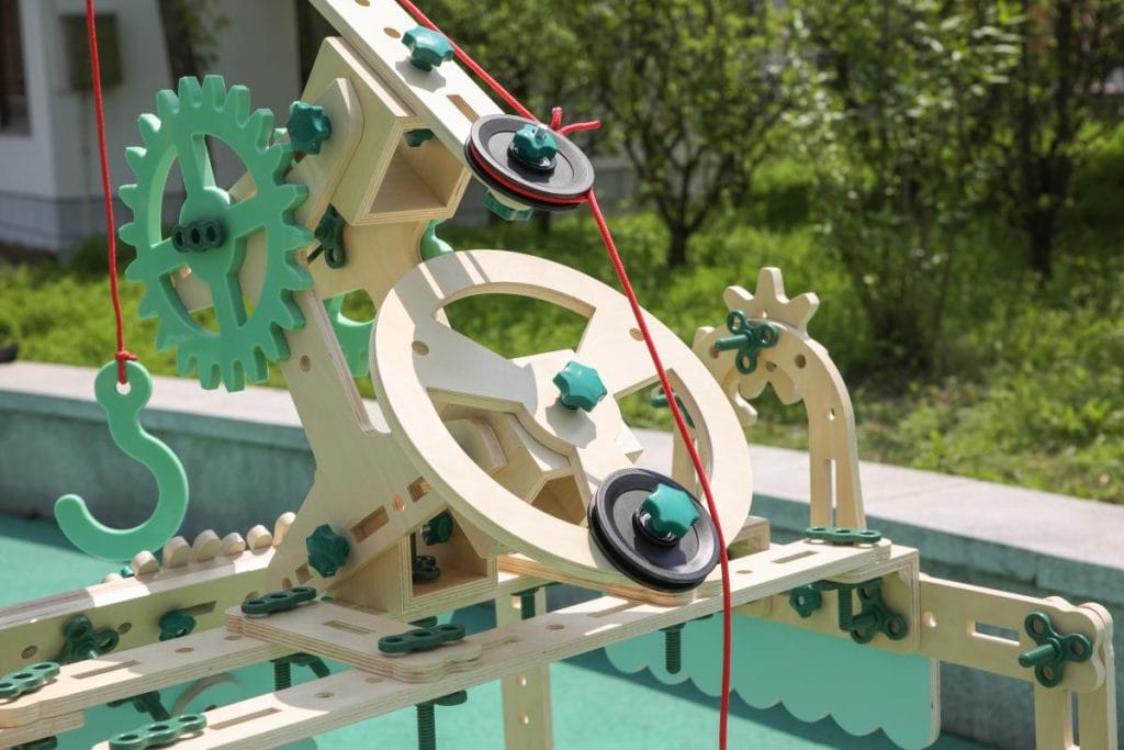 590-Piece Upgraded Mechanical Construction Set