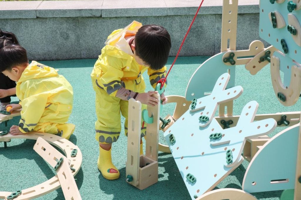 590-Piece Upgraded Mechanical Construction Set