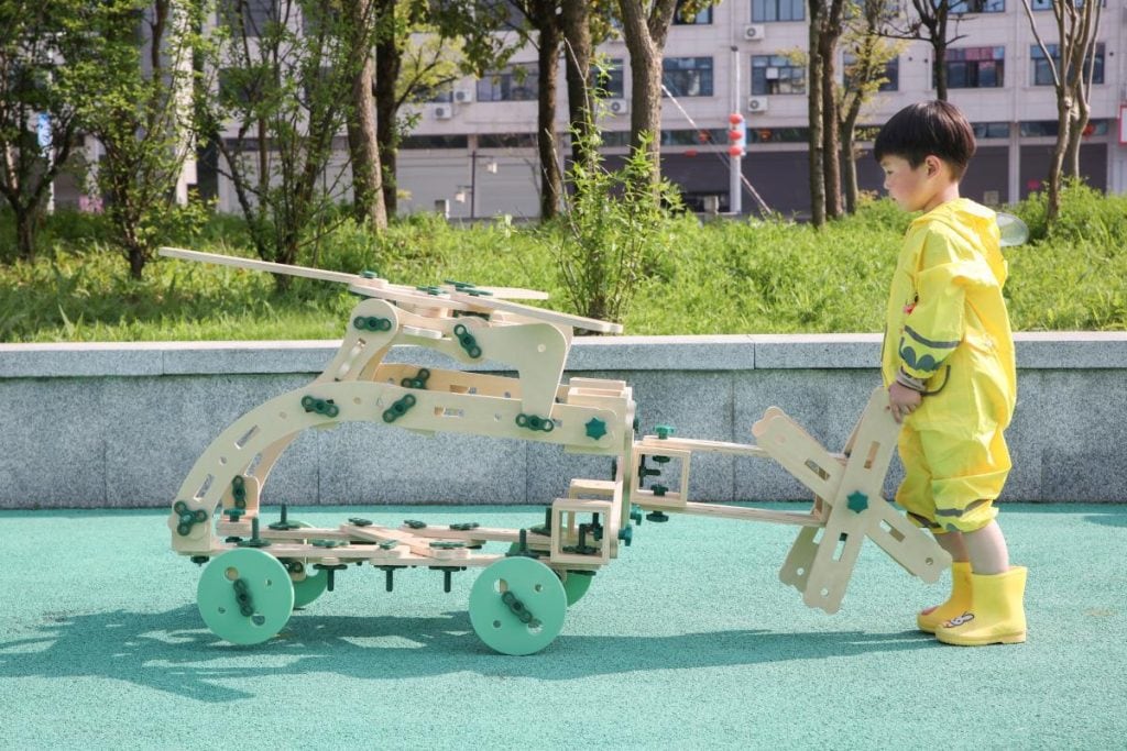 590-Piece Upgraded Mechanical Construction Set