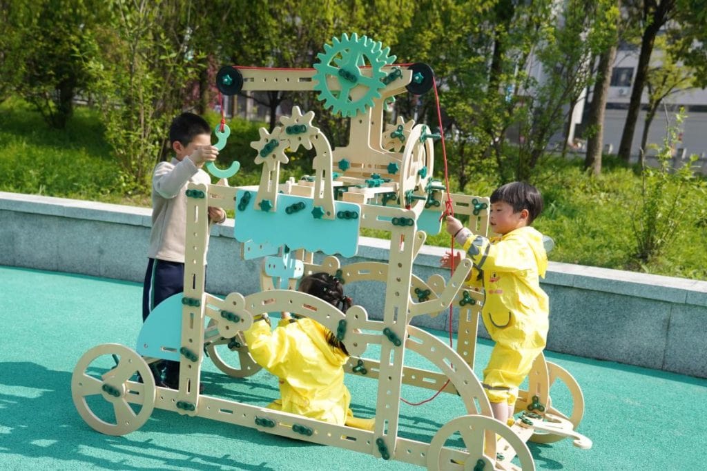 590-Piece Upgraded Mechanical Construction Set