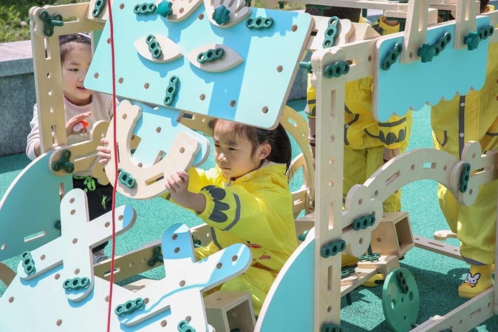 590-Piece Upgraded Mechanical Construction Set