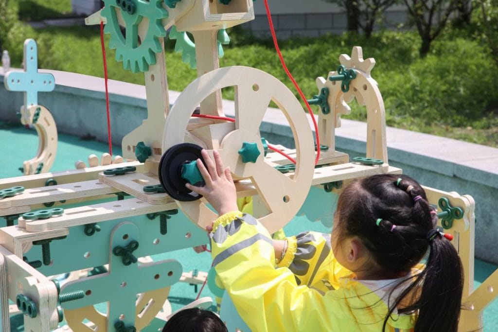 590-Piece Upgraded Mechanical Construction Set