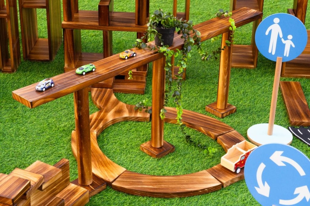 608-Piece Outdoor Traffic & Track Building Set