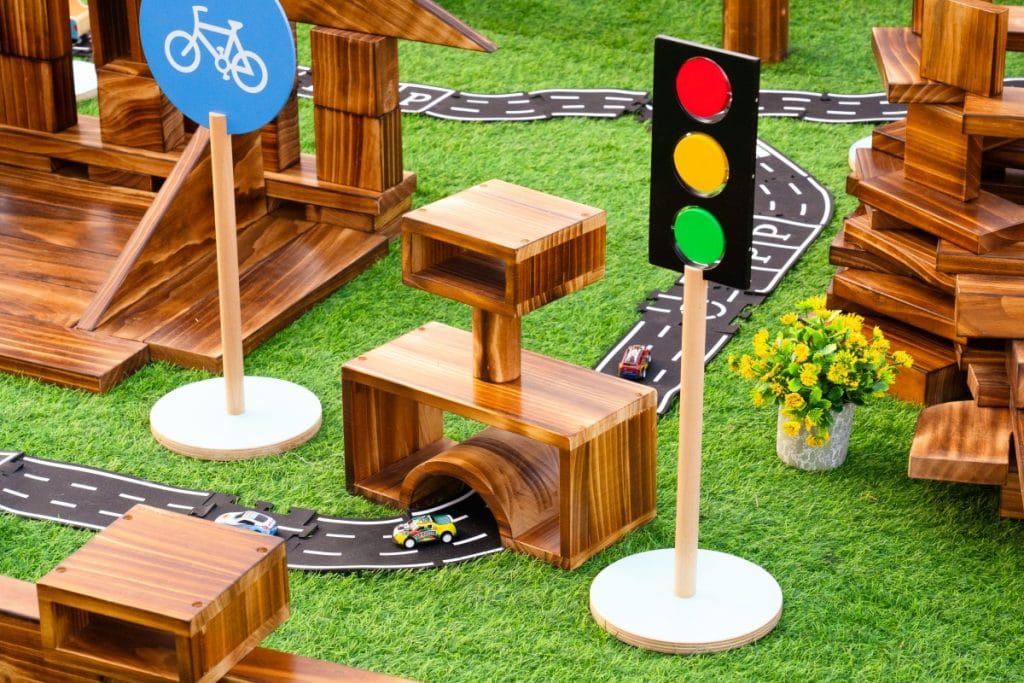 608-Piece Outdoor Traffic & Track Building Set