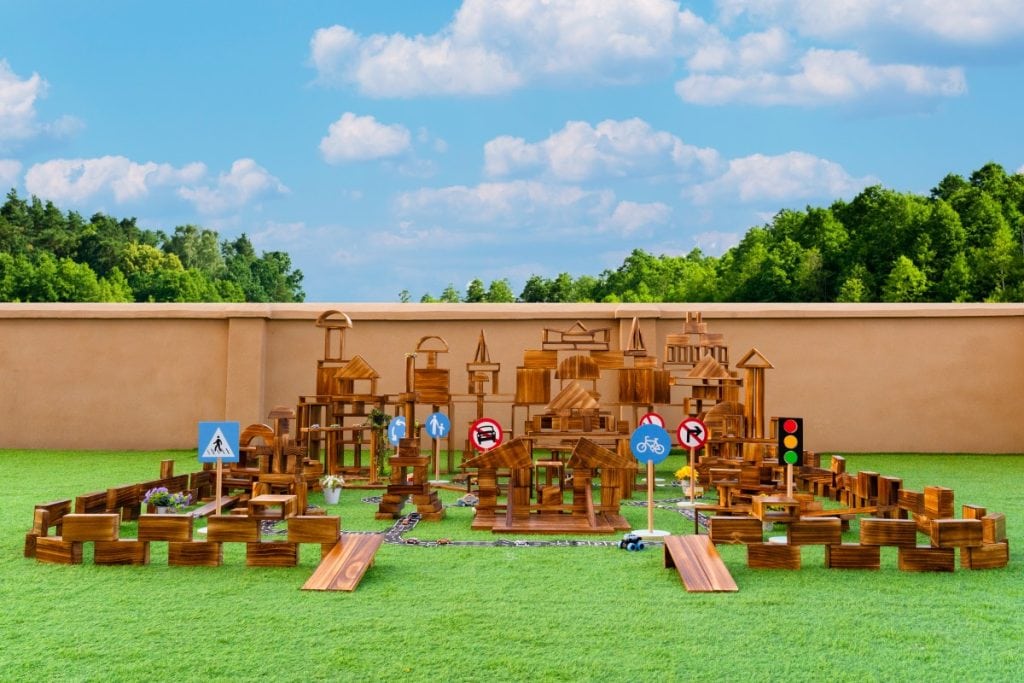 608-Piece Outdoor Traffic & Track Building Set
