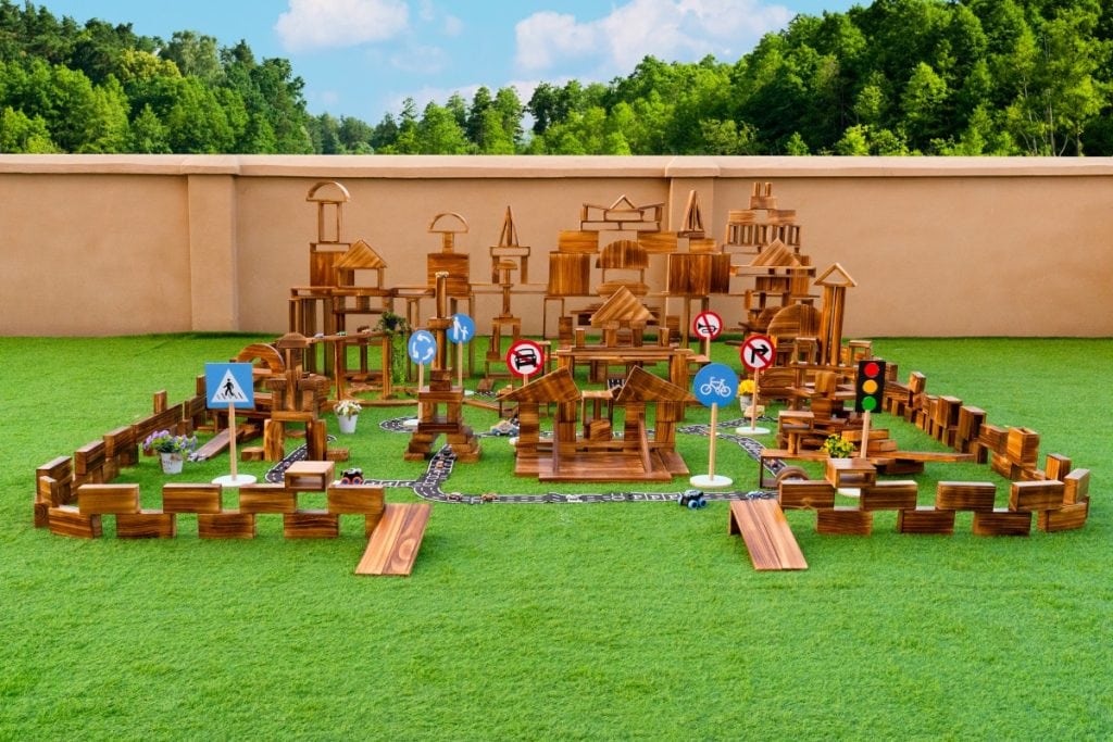 608-Piece Outdoor Traffic & Track Building Set