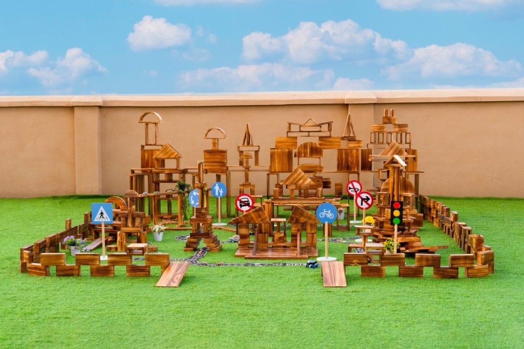 608-Piece Outdoor Traffic & Track Building Set
