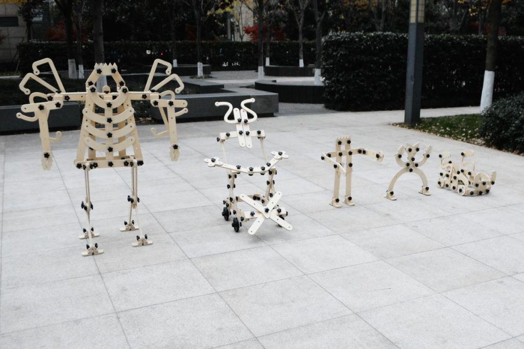 636-Piece Medium Mechanical Construction Set