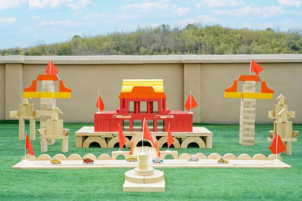 690 Piece Colorful Outdoor Building Block Set