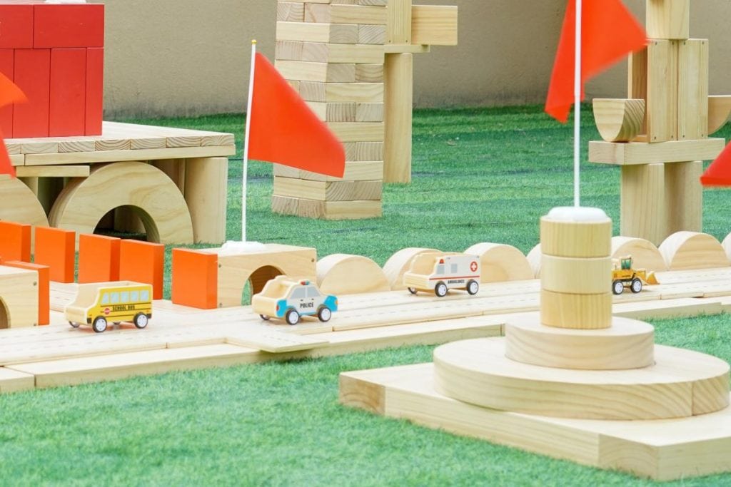690 Piece Colorful Outdoor Building Block Set