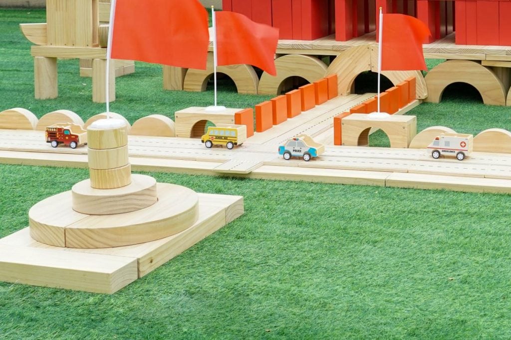 690 Piece Colorful Outdoor Building Block Set