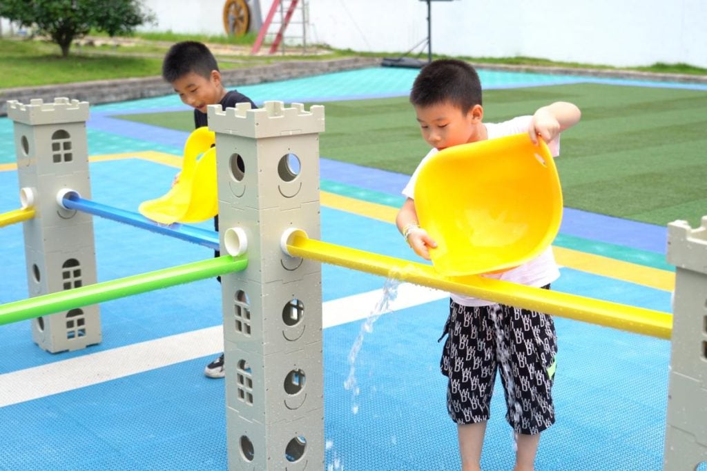 75 piece modular water play system