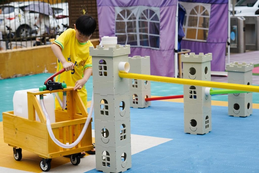 75 piece modular water play system