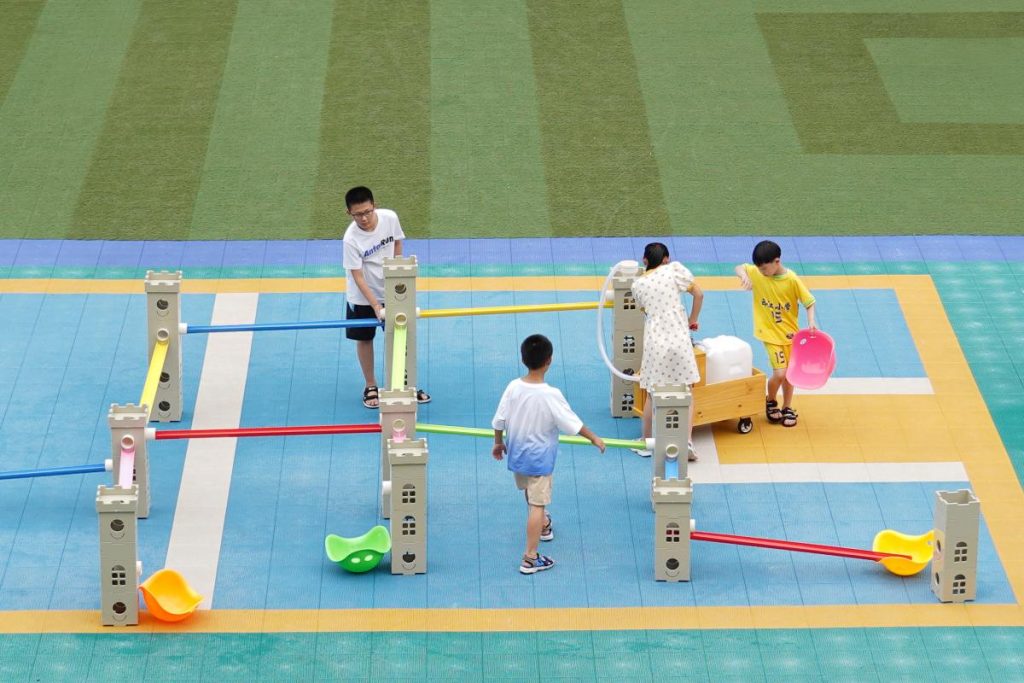 75 piece modular water play system
