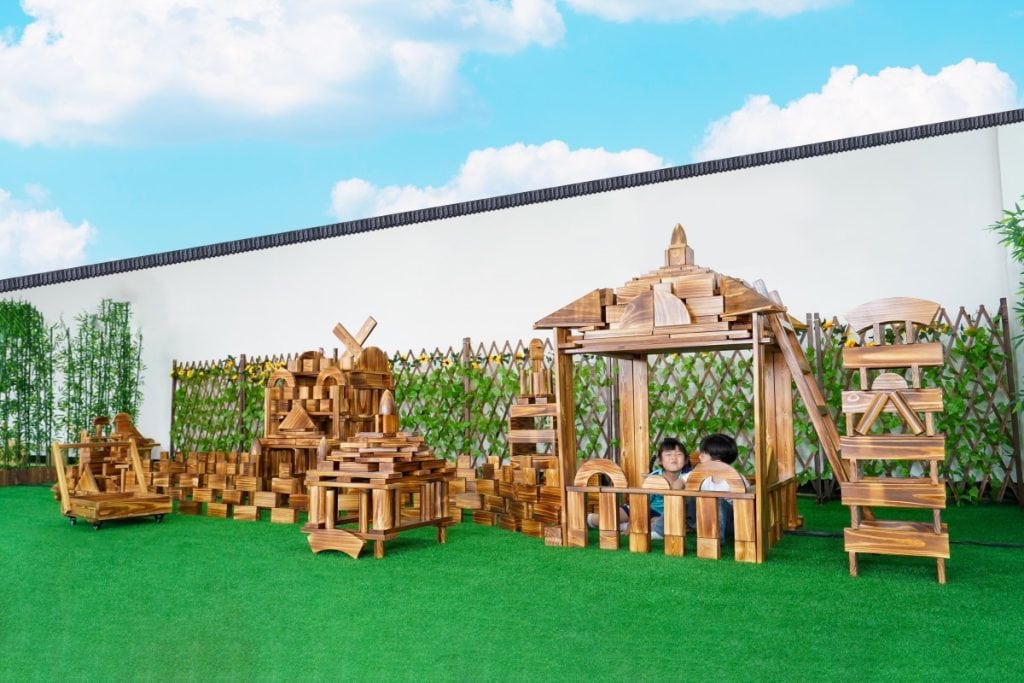 750-Piece Large Outdoor Building Block Set