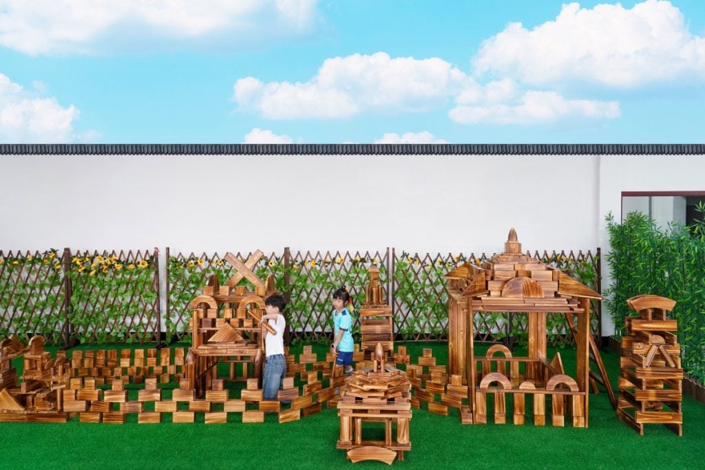 750-Piece Large Outdoor Building Block Set