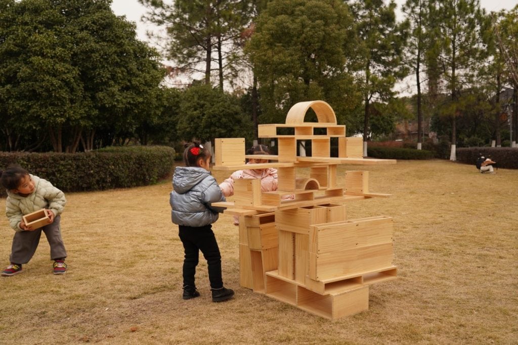 80-Piece Outdoor Hollow Wooden Blocks – Natural Finish