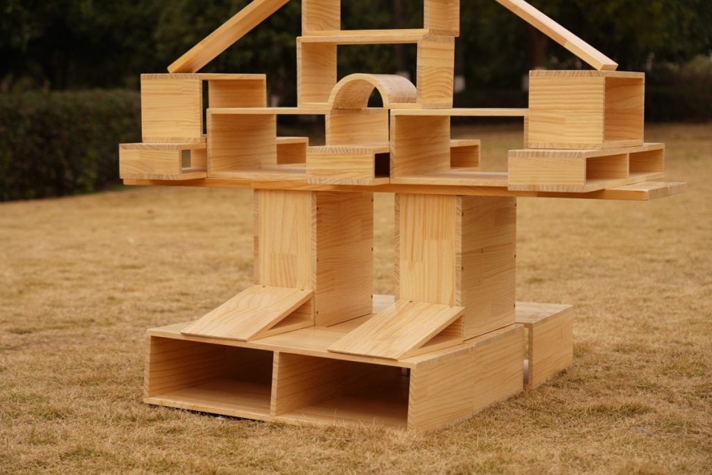 80-Piece Outdoor Hollow Wooden Blocks – Natural Finish