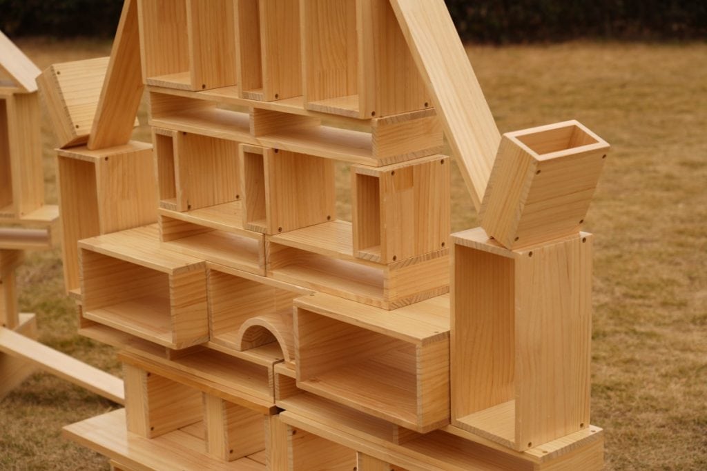 80-Piece Outdoor Hollow Wooden Blocks – Natural Finish