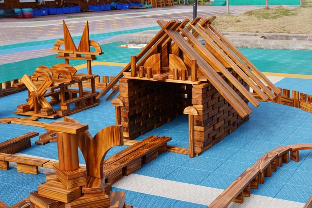 866-Piece Outdoor Wooden Building Blocks – Deluxe Set