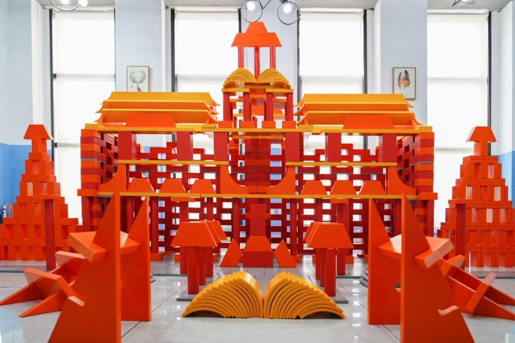 888-Piece Large Outdoor Architectural Building Set