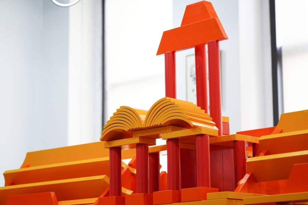 888-Piece Large Outdoor Architectural Building Set
