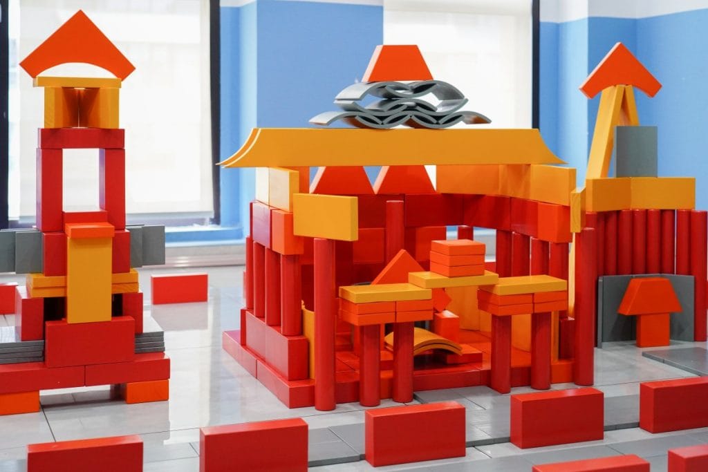 888-Piece Large Outdoor Architectural Building Set