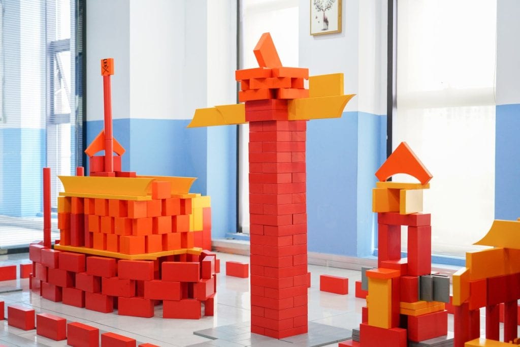 888-Piece Large Outdoor Architectural Building Set