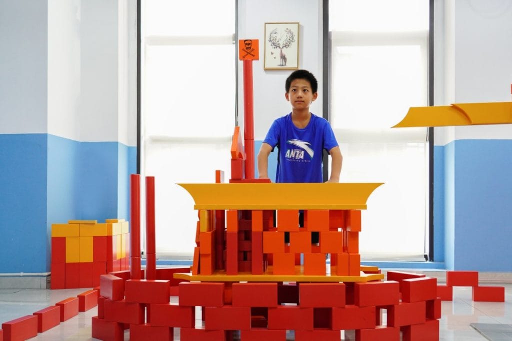 888-Piece Large Outdoor Architectural Building Set