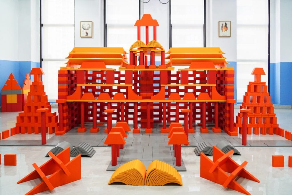 888-Piece Large Outdoor Architectural Building Set