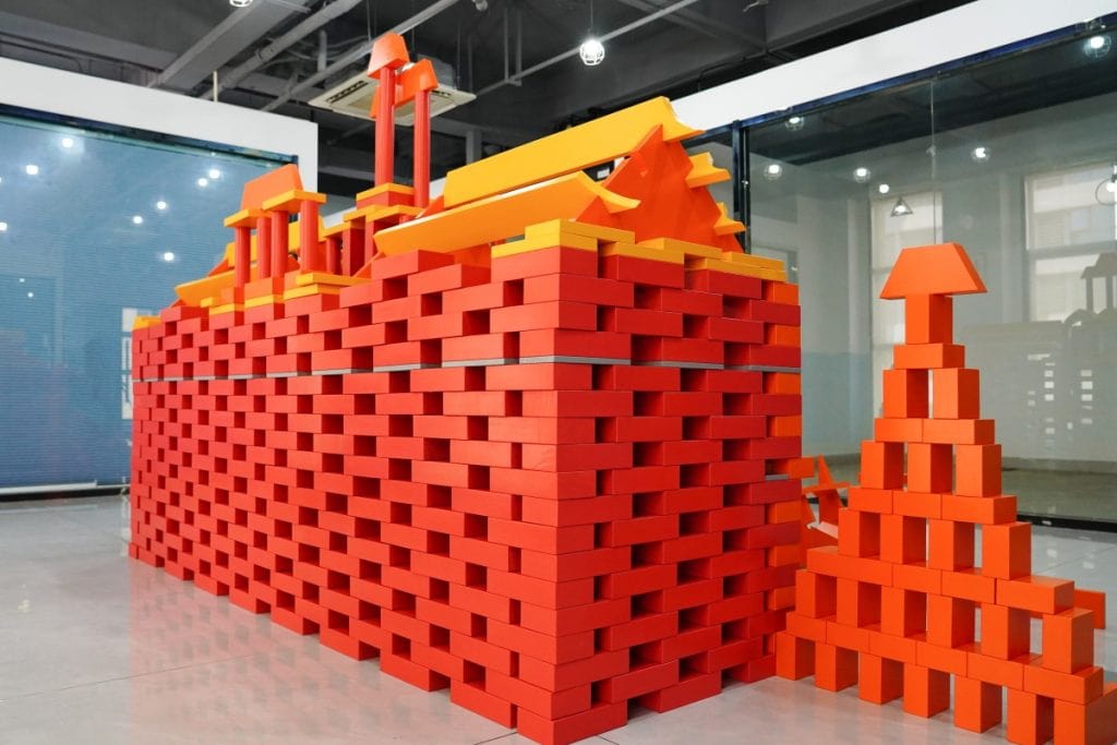 888-Piece Large Outdoor Architectural Building Set