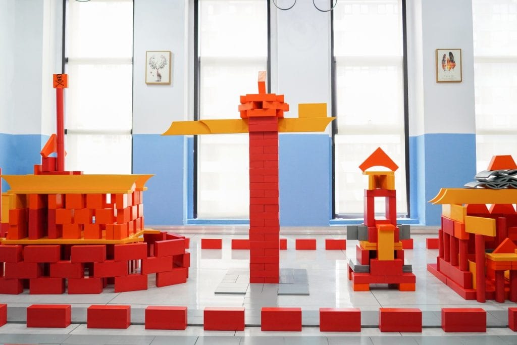 888-Piece Large Outdoor Architectural Building Set