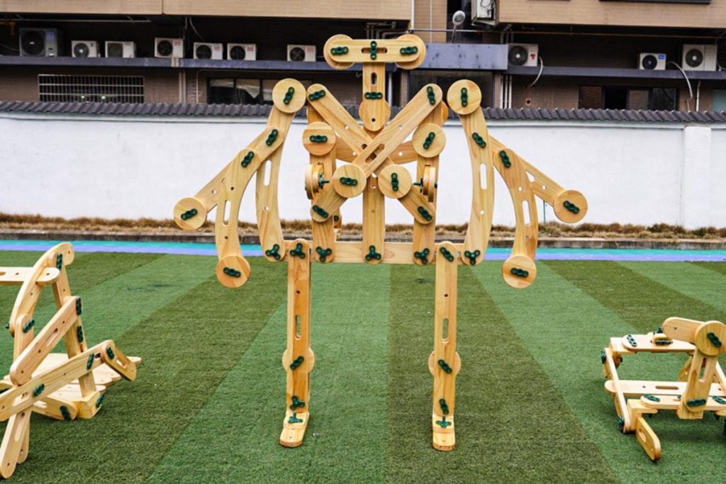 900-Piece Large Wooden Bolt & Nut Construction Set
