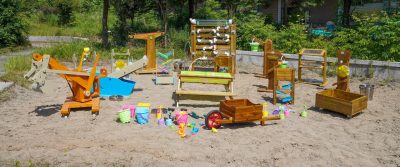 Sand & Water Play Equipment Banner-1 100-Piece Chalkboard City & Road Building Blocks Set