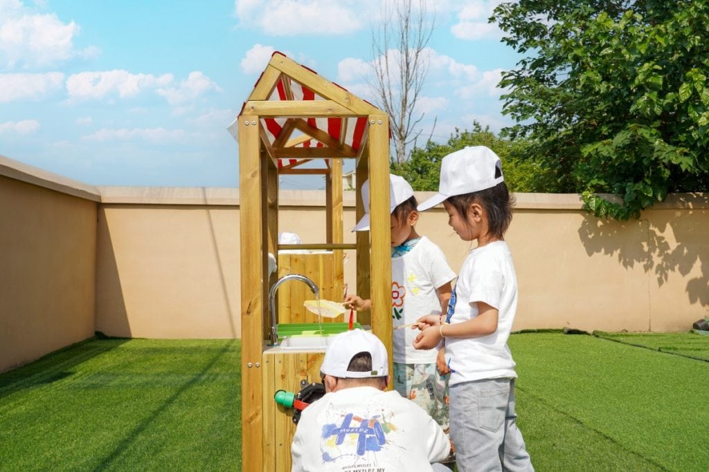 110-Piece Preschool Outdoor Art Equipment Set