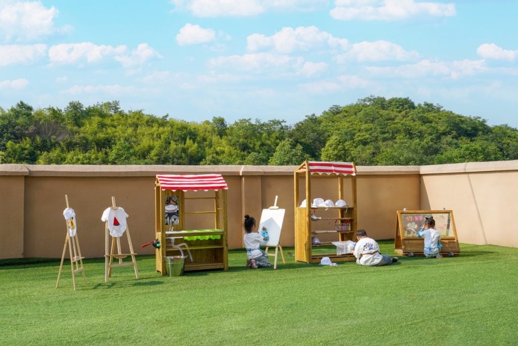 110-Piece Preschool Outdoor Art Equipment Set