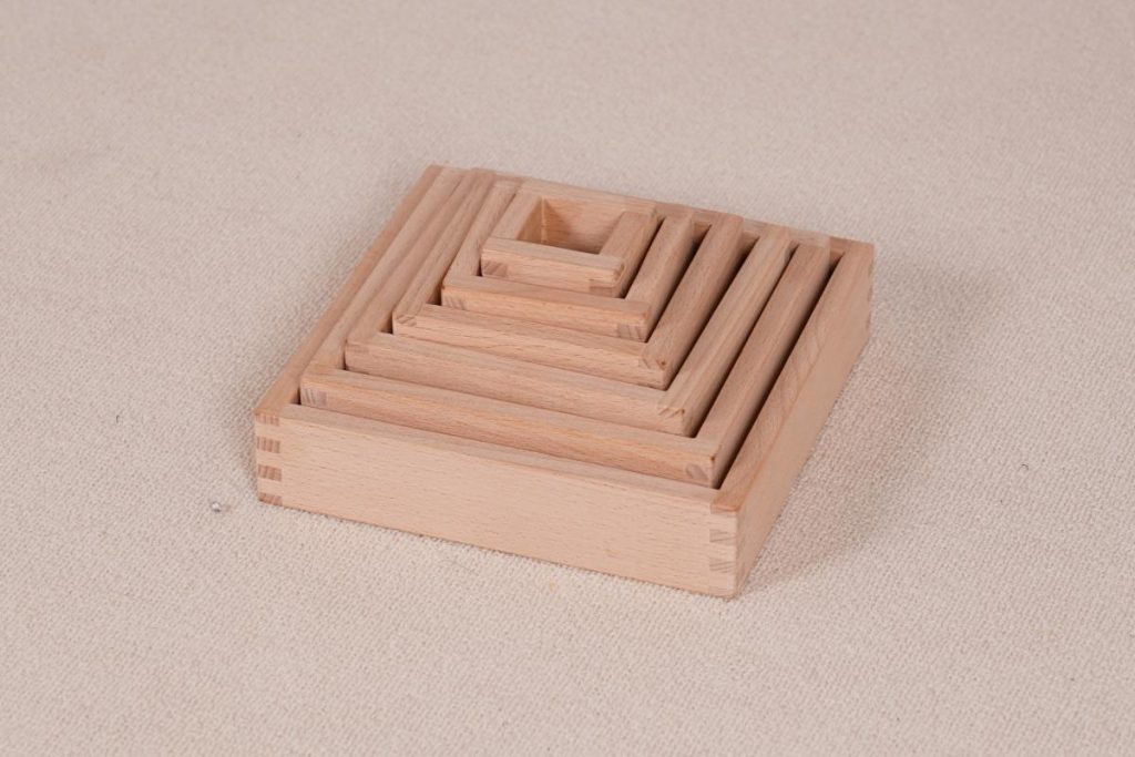 6-Piece Wooden Nesting Pyramid Mirror Set
