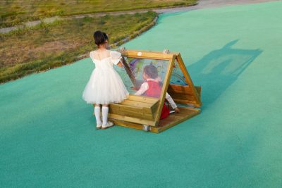 kids art easel with double-sided transparent acrylic panels for outdoor preschool drawing