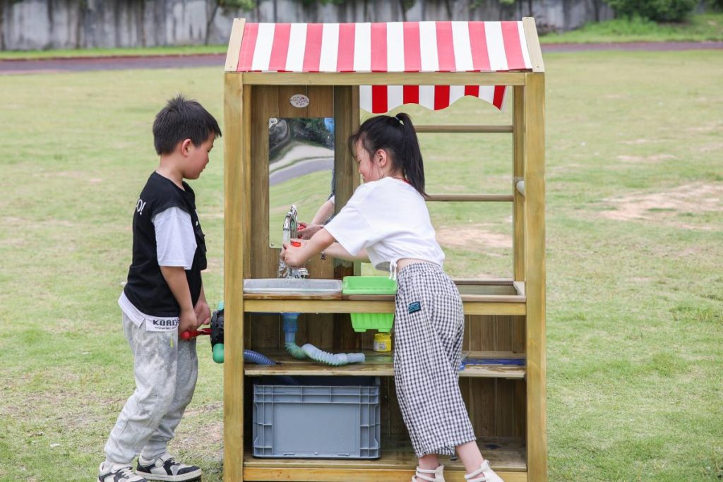 Outdoor Art Wash & Storage Station