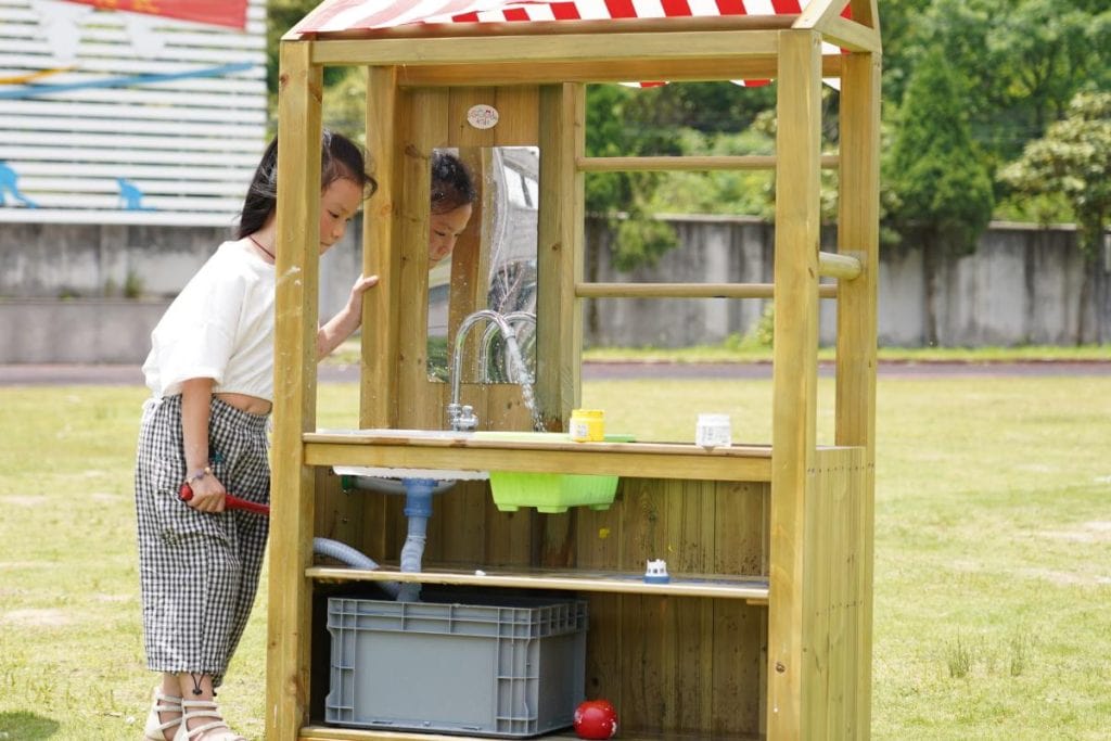 Outdoor Art Wash & Storage Station