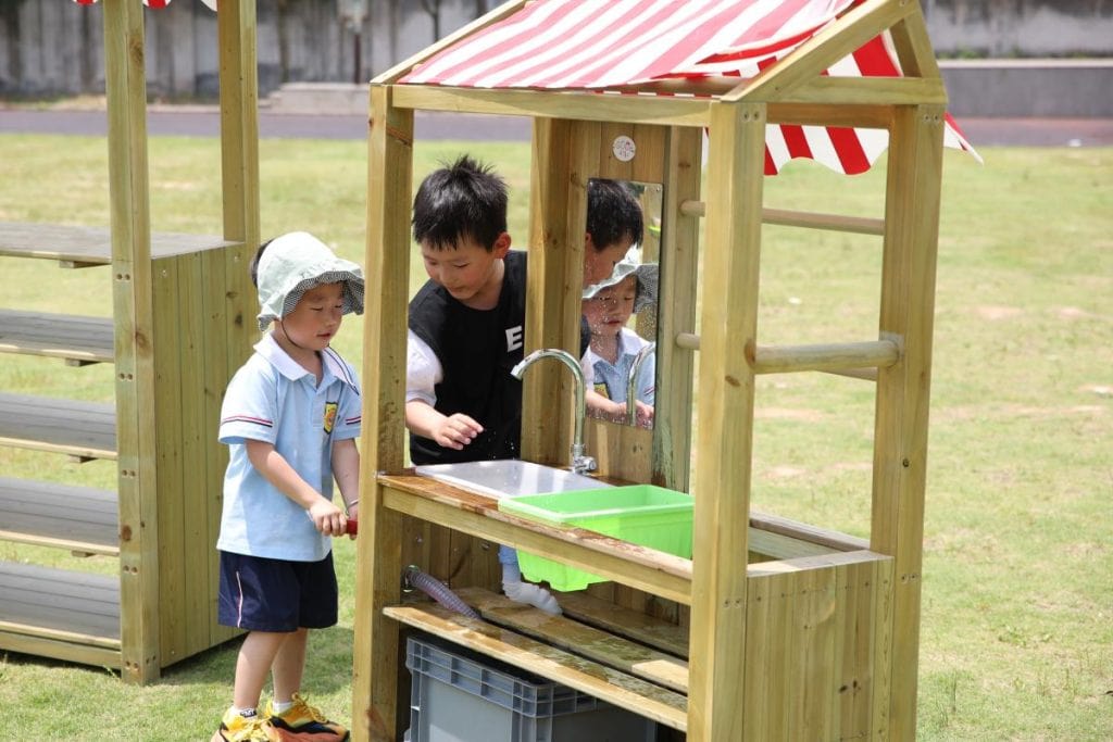 Outdoor Art Wash & Storage Station