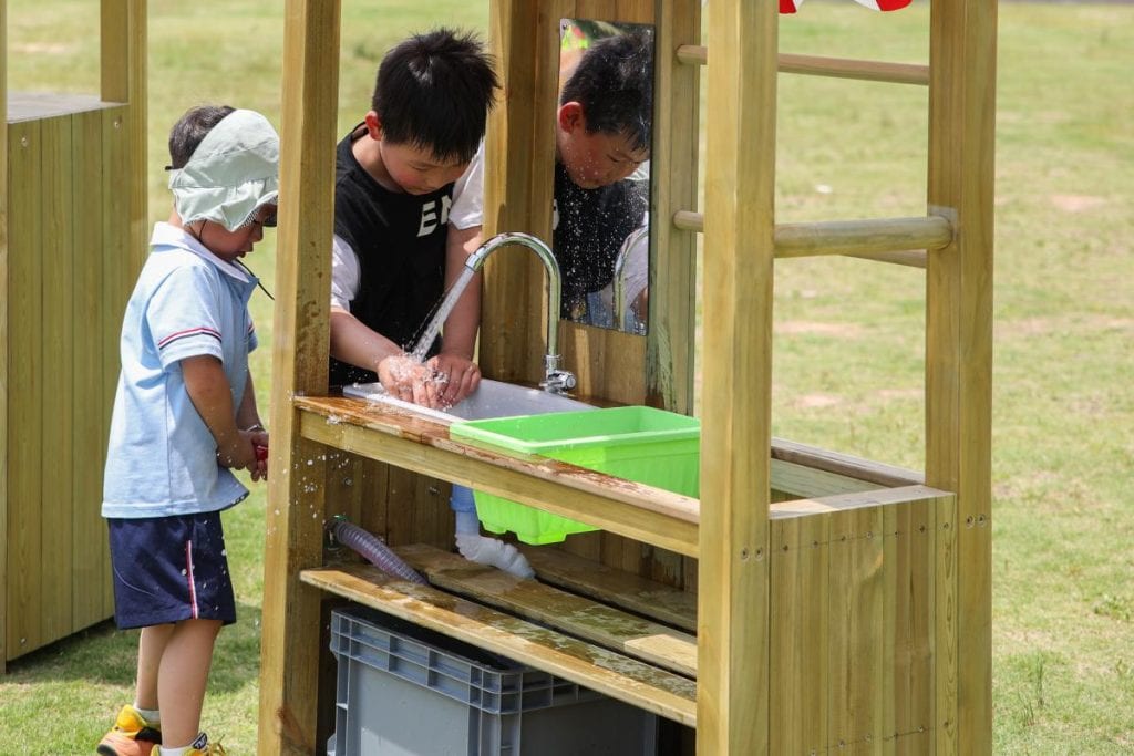 Outdoor Art Wash & Storage Station