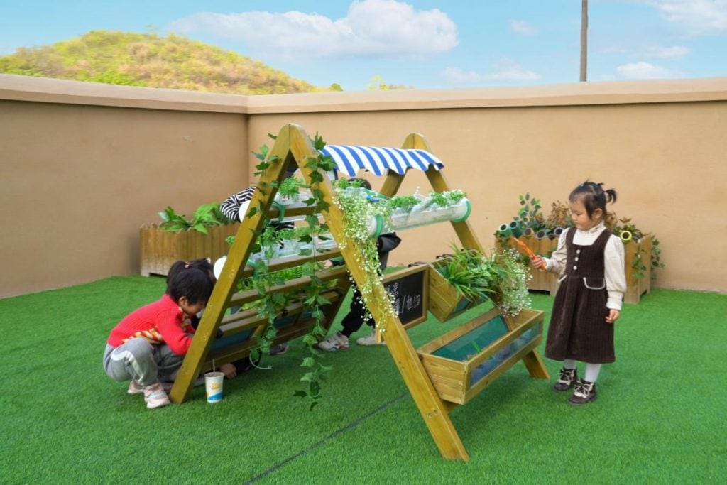 Wooden Outdoor Garden Center for Preschool