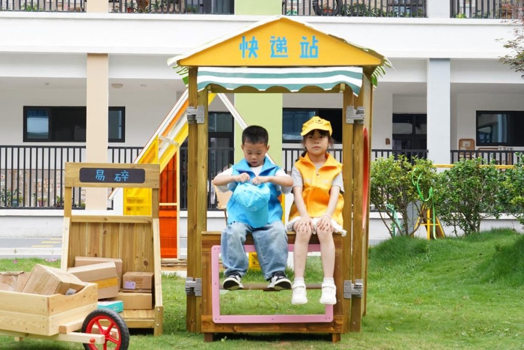 Wooden Pretend Play Delivery Station